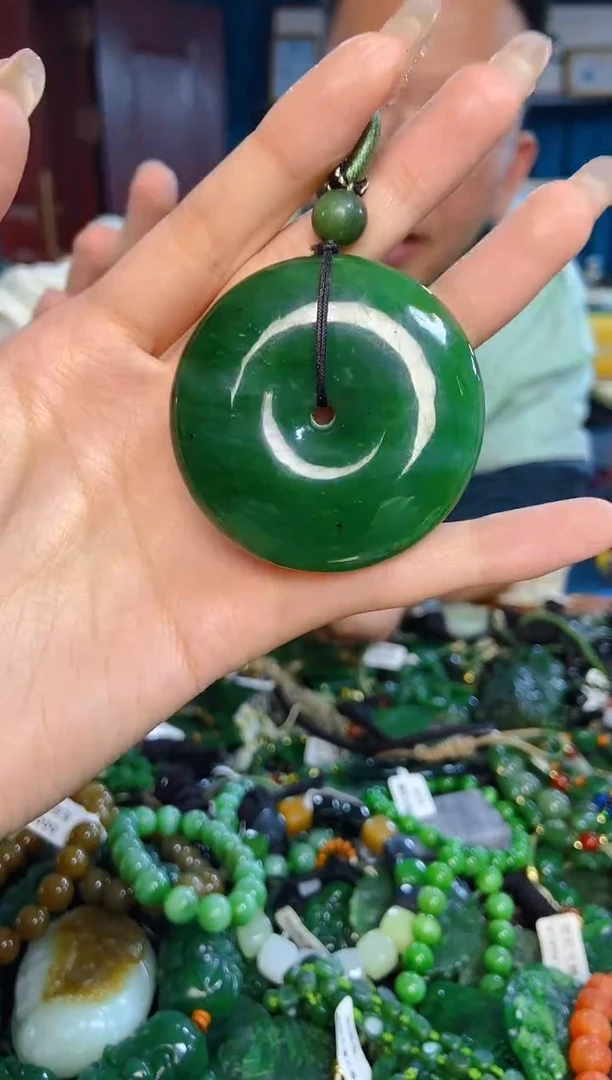 未镶嵌和田玉挂件1