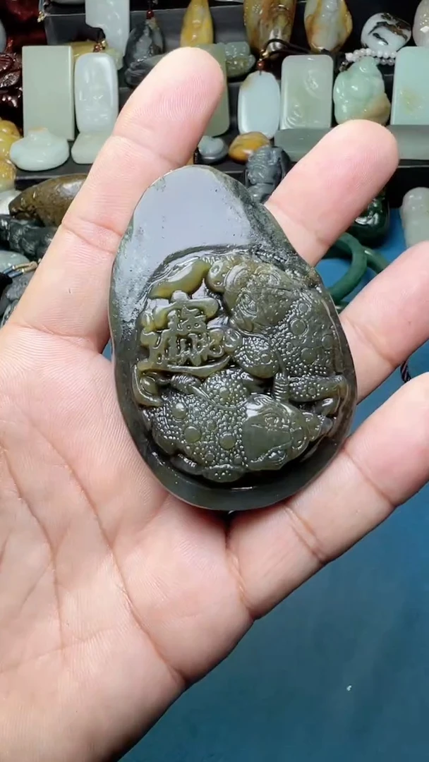 未镶嵌和田玉把件-