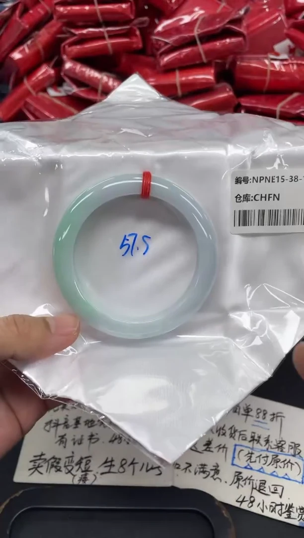 未镶嵌手镯翡翠深****咪翡翠手镯