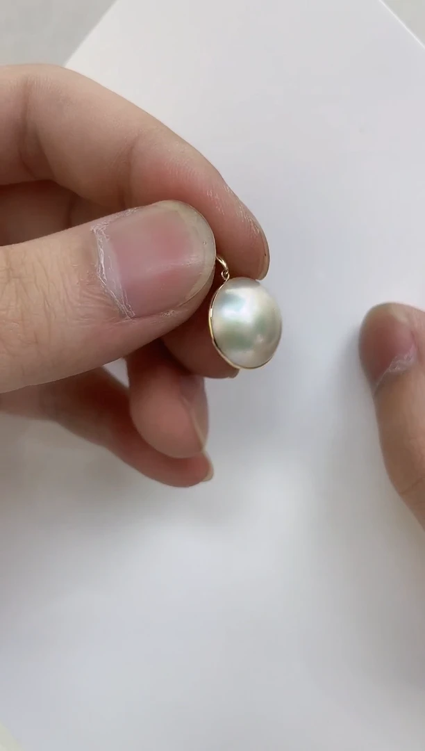 18K金镶嵌拼合珍珠（马贝珠）颈饰