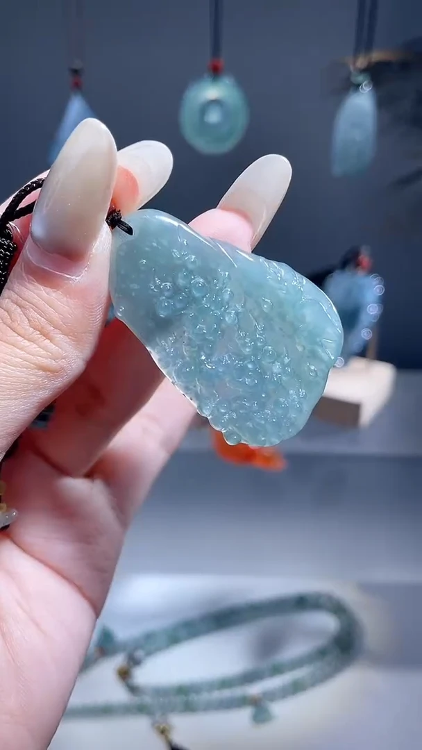 颈饰未镶嵌翡翠花牌
