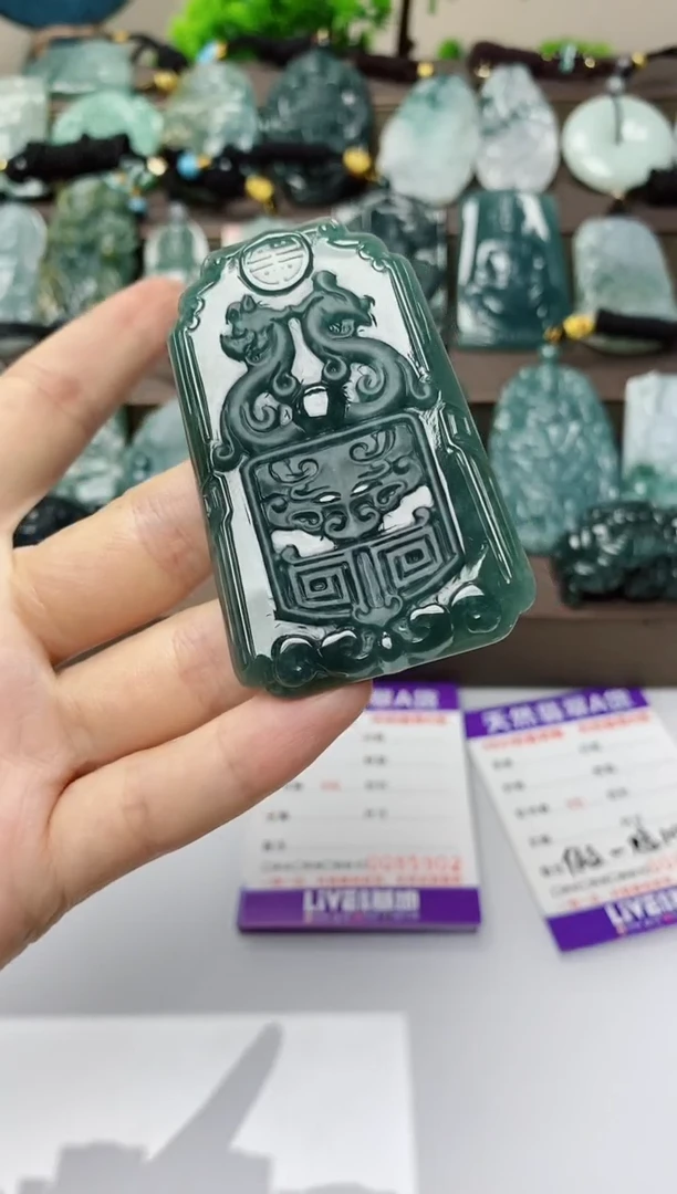 翡翠未镶嵌颈饰