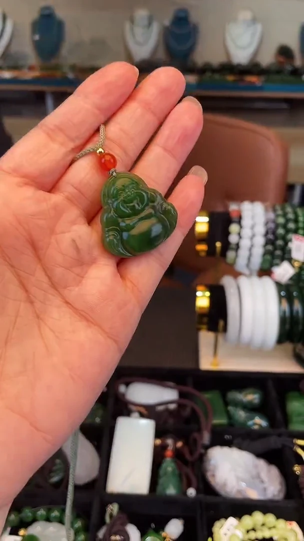 颈饰未镶嵌和田玉佛公