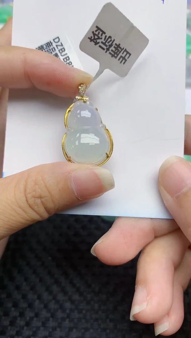翡翠18K金镶嵌颈饰天然翡翠A货
