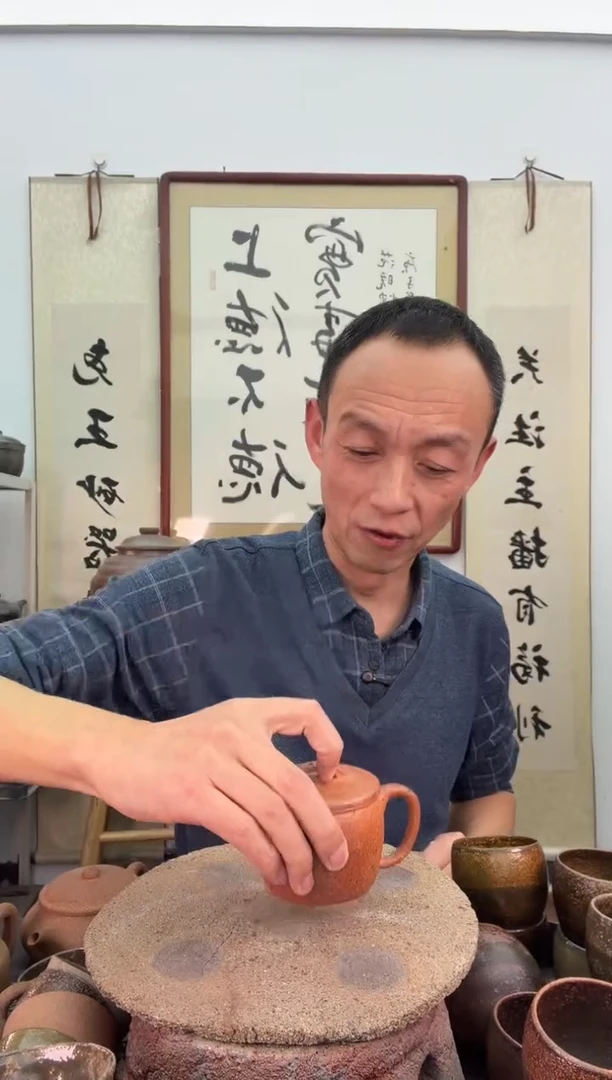无釉裸烧手工壶非遗技艺