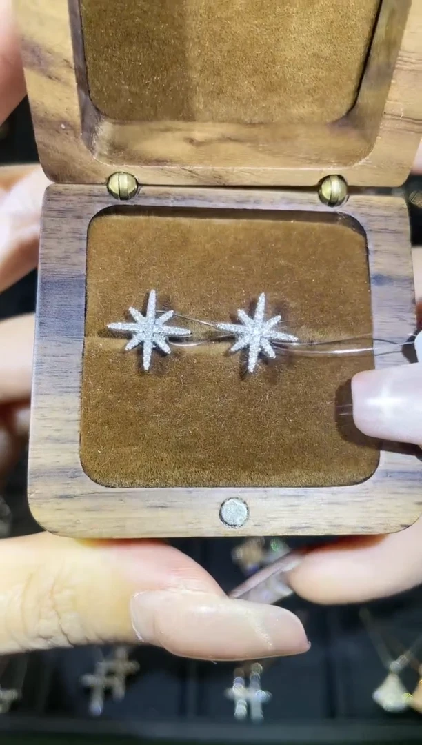 【闪购商品】钻石耳饰18K金镶嵌18K金白  多人 八芒星