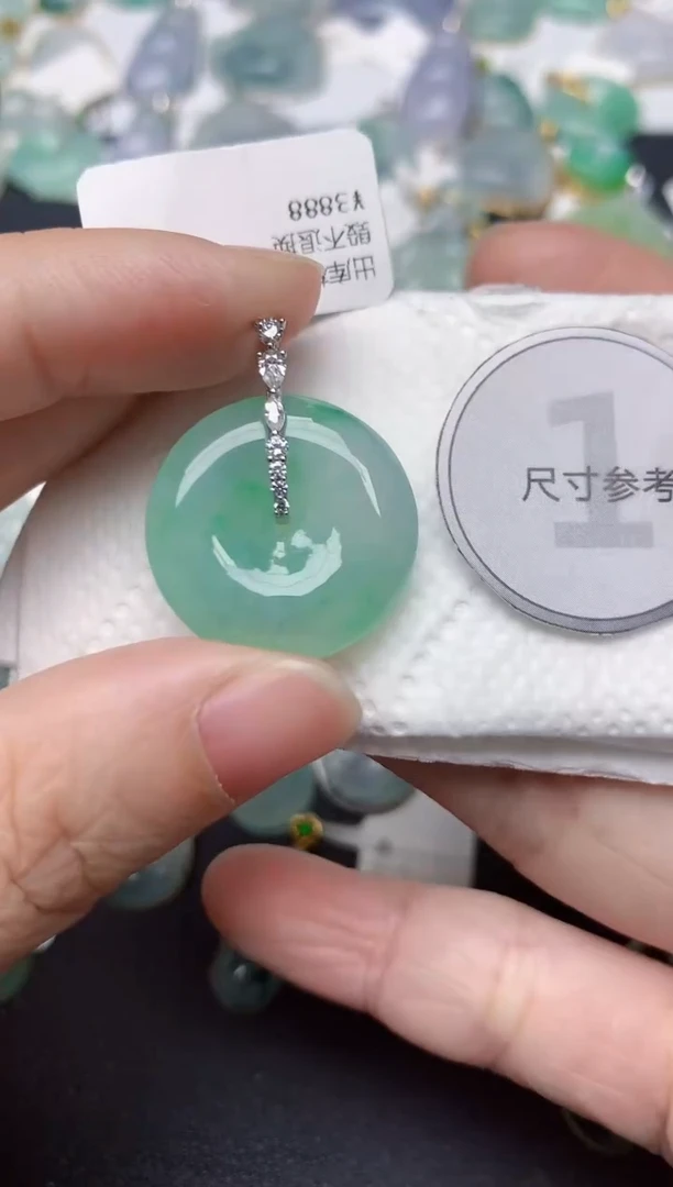 颈饰18K金镶嵌翡翠天然缅甸A货翡翠