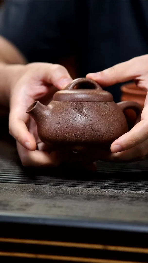 茶壶紫砂全手紫降坡黄财神胖妞220cc