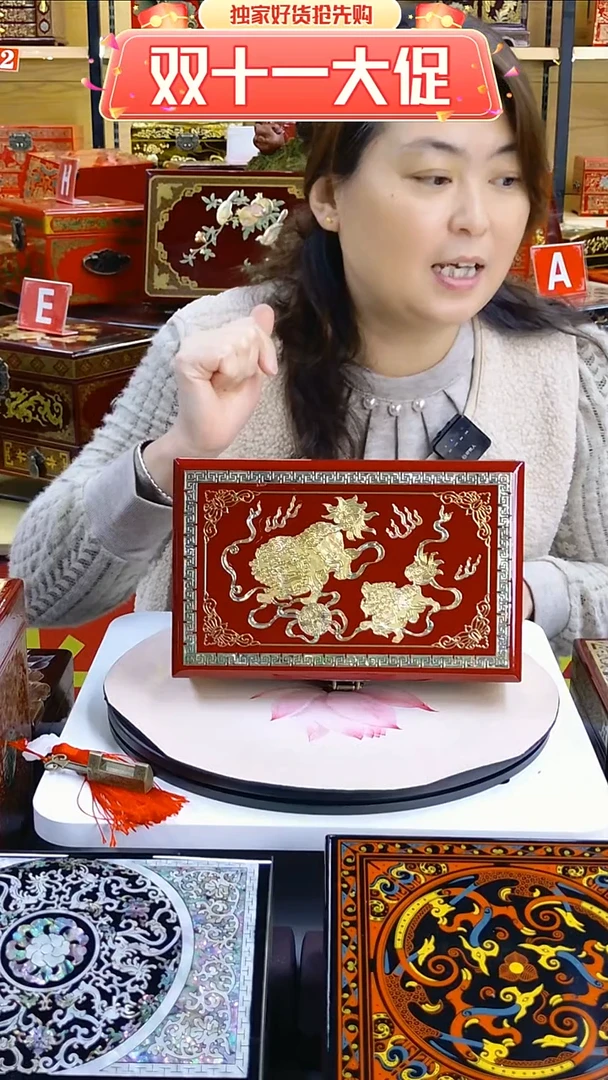 23酒红双层铜丝贝壳镶嵌狮子戏绣球宠粉价