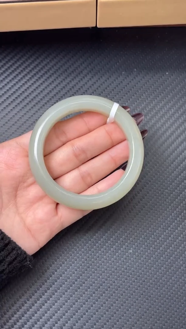 未镶嵌手镯和田玉且末微色差近矿53+mS