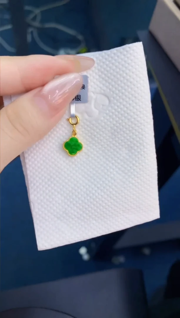 翡翠未镶嵌颈饰1