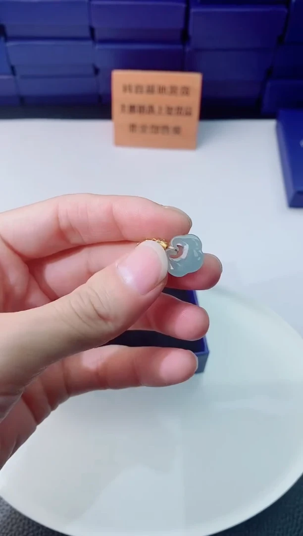 翡翠未镶嵌颈饰111111111