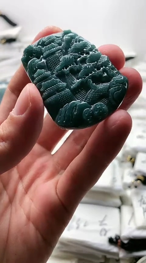 翡翠未镶嵌颈饰山水牌