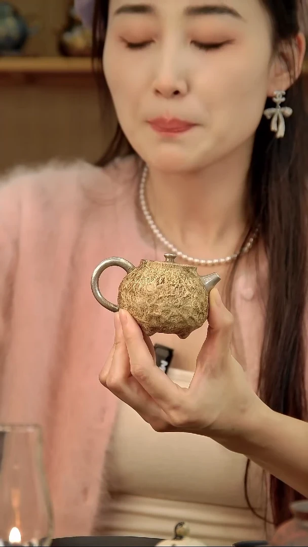 言野手作 粉引仿古锤纹三足壶