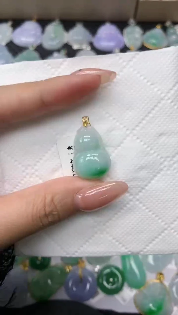 颈饰18K金镶嵌翡翠1111111111