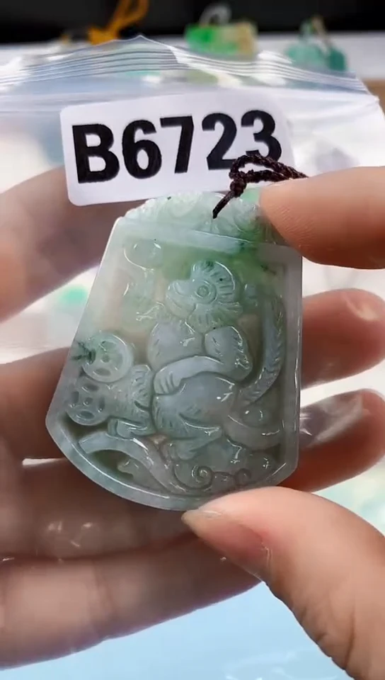 翡翠未镶嵌颈饰天然翡翠吊坠挂件