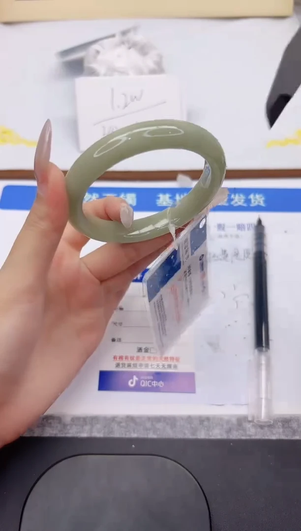 未镶嵌手镯石英质玉L207-60.5