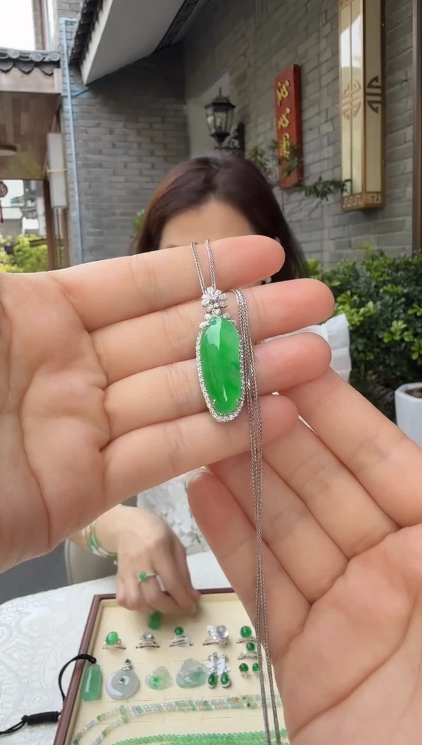 翡翠18K金镶嵌吊坠(赠链)翡翠吊坠