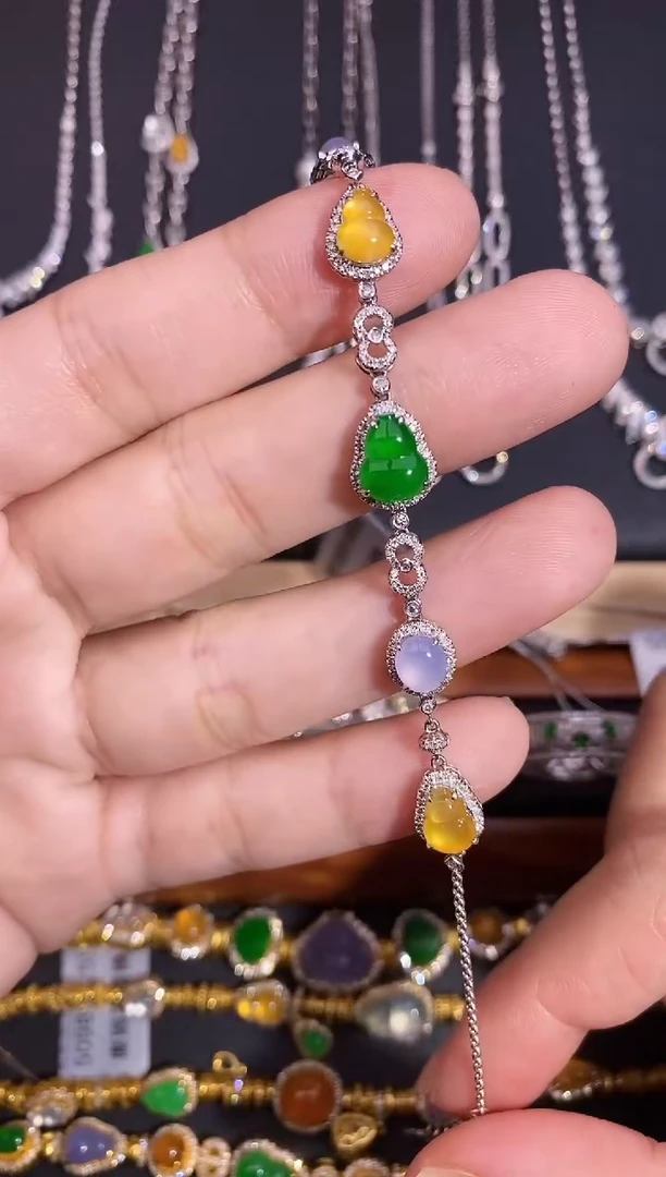 颈饰18K金镶嵌翡翠手链