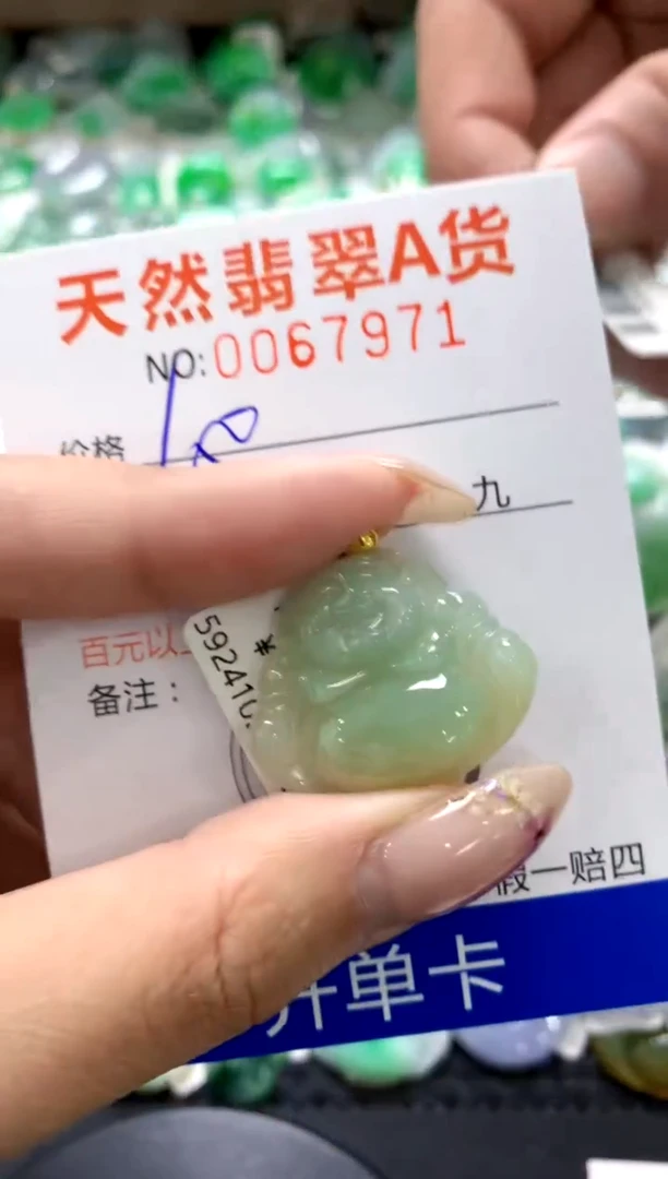 翡翠18K金镶嵌颈饰1111111111111111