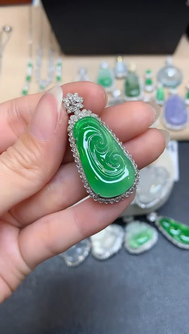 吊坠(不含链)18K金镶嵌翡翠如意【无服务费