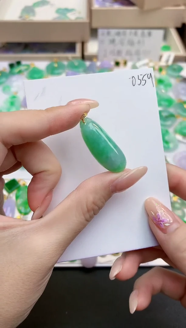 颈饰18K金镶嵌翡翠天然缅甸A货翡翠