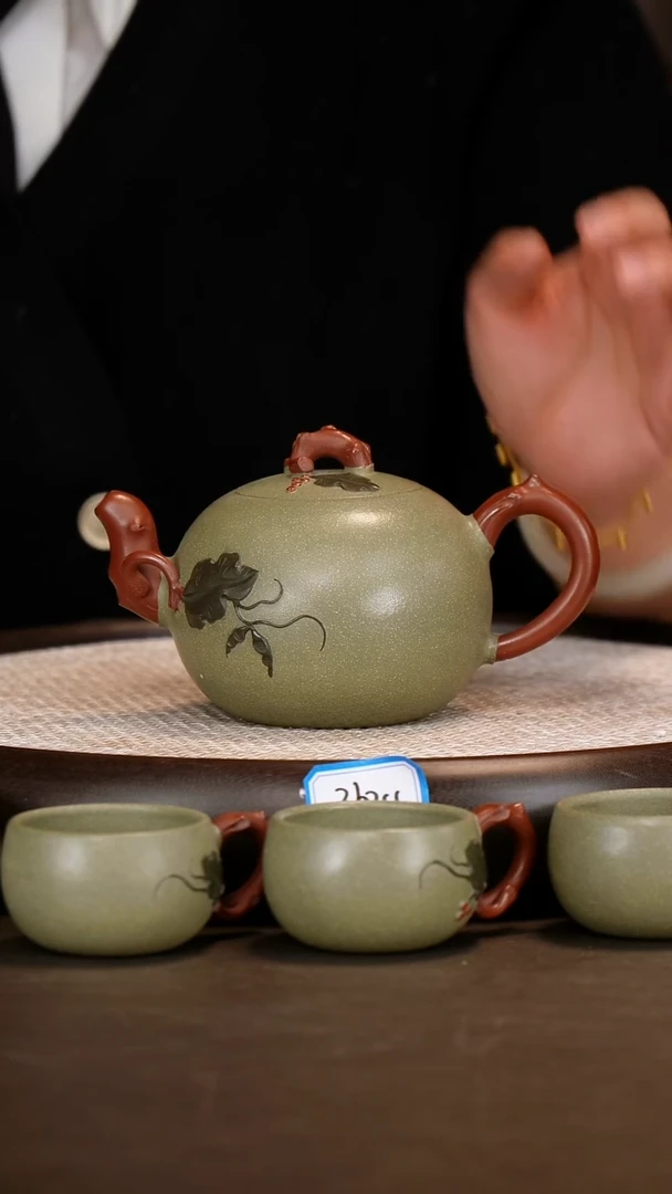茶壶紫砂【鲍宜明】豆青砂葡萄套组  380c