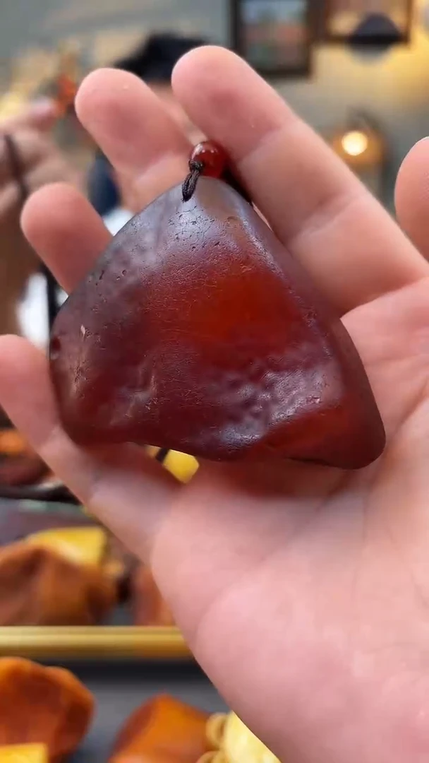 未镶嵌颈饰琥珀吊坠