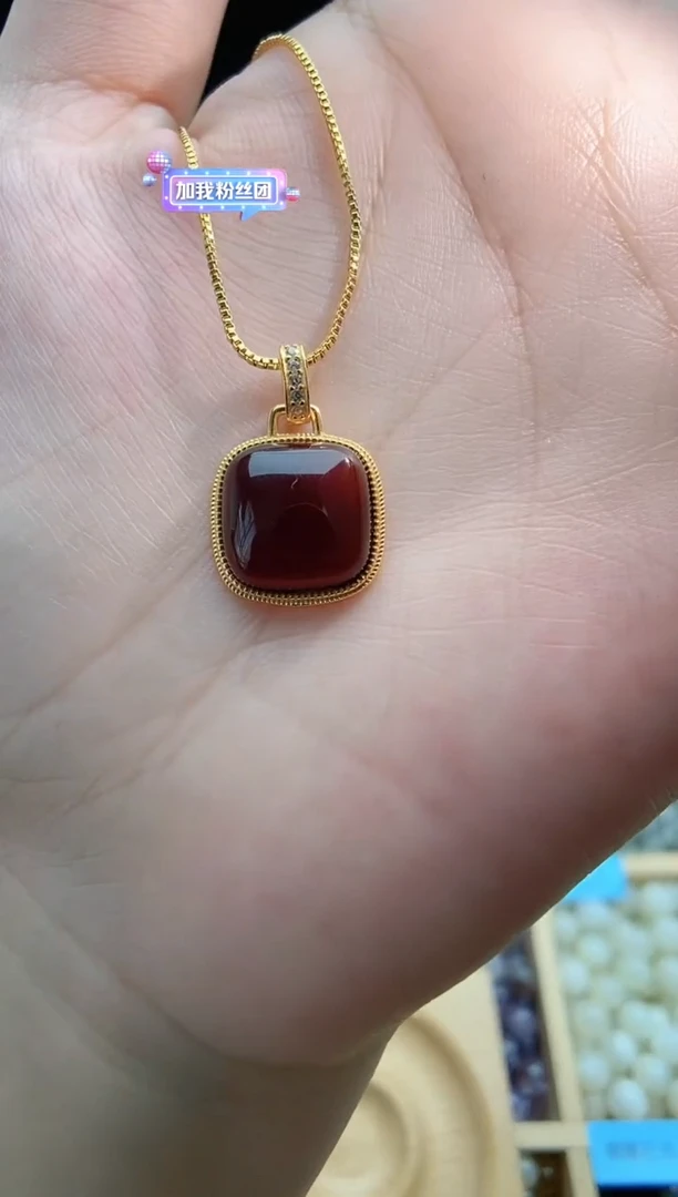 琥珀颈饰银S925镀金镶嵌血珀吊坠多样性发一