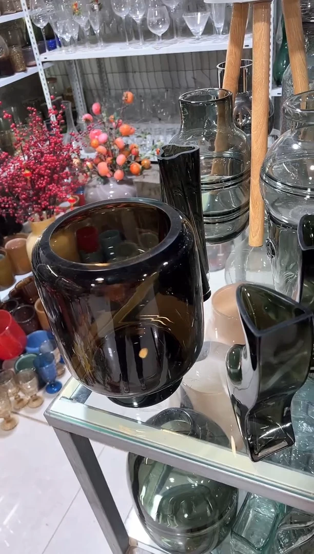 【闪购商品】无铅玻璃黑色花瓶微瑕，介意勿拍