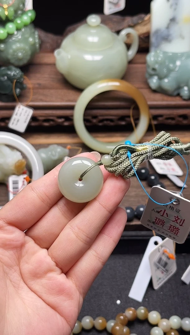 和田玉未镶嵌吊坠(不含链)宏****川且末青白 平安扣