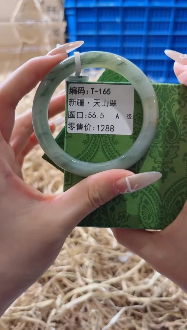 未镶嵌手镯石英质玉T-165