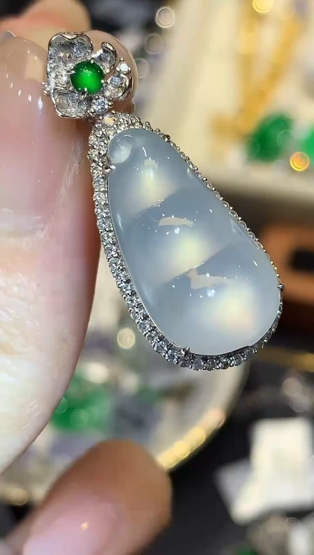 吊坠(不含链)18K金镶嵌翡翠SF多样性发其一