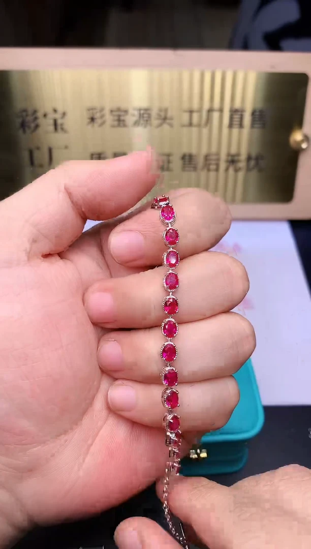 【闪购商品】红宝石手链银S925镶嵌........