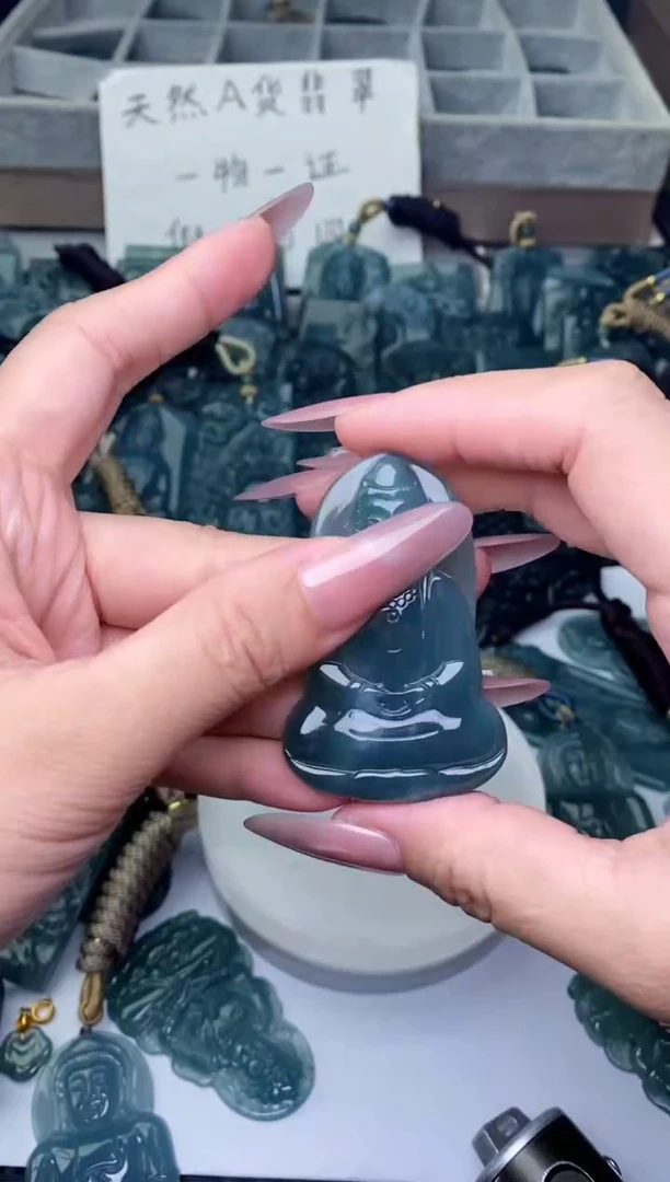 颈饰未镶嵌翡翠