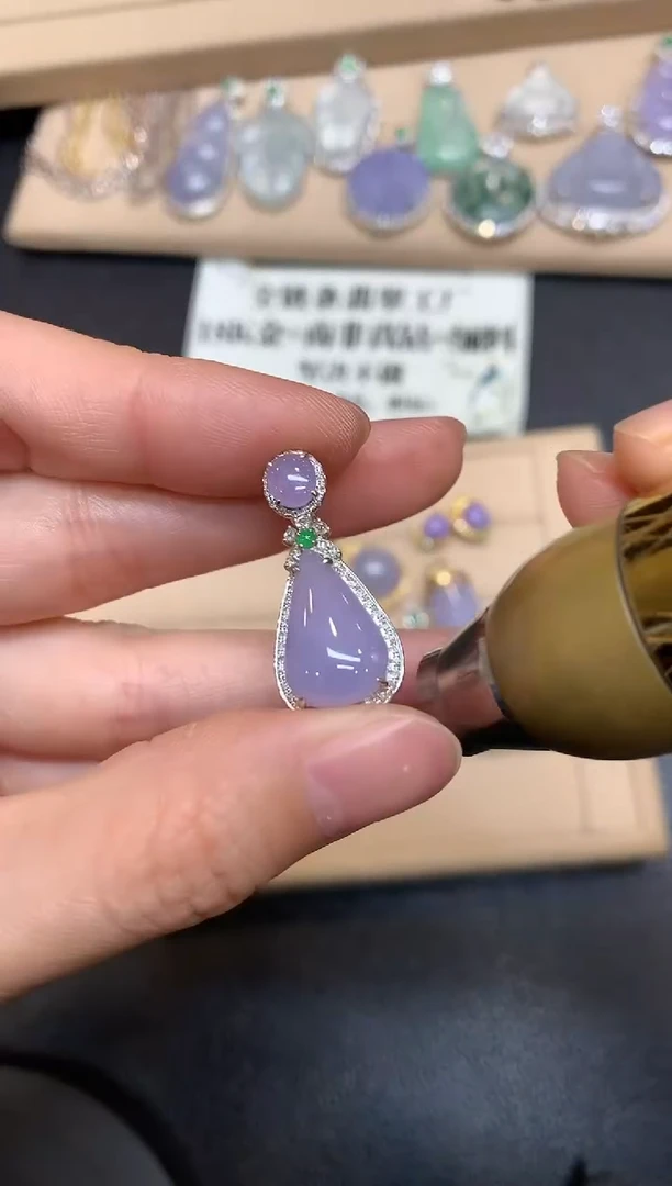 【闪购商品】翡翠颈饰18K金镶嵌水滴【无服务费