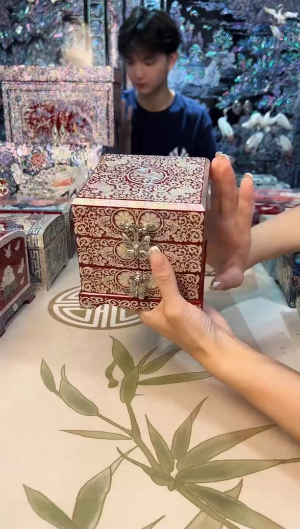 红底寿·弘贝雅螺钿漆器文化馆