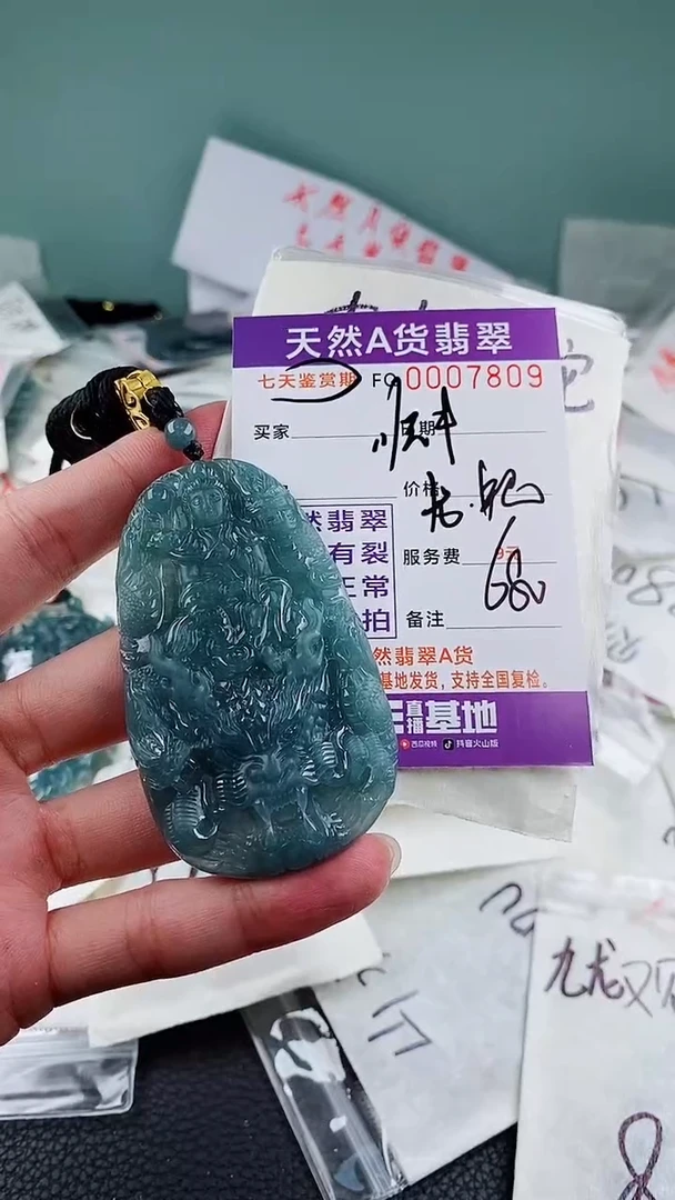 翡翠未镶嵌颈饰美**物