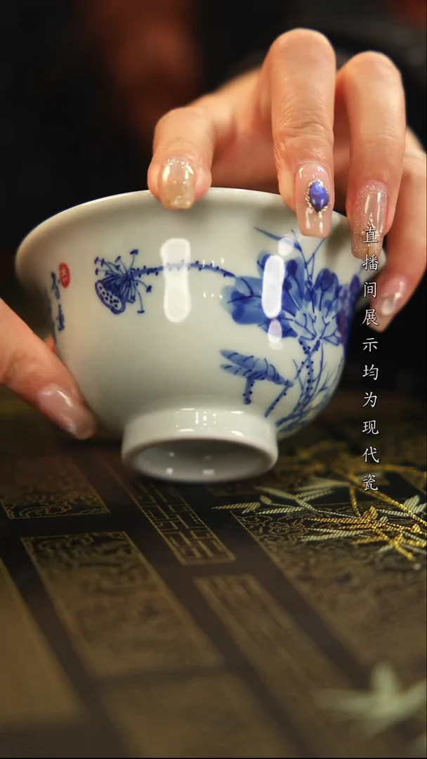 杯子瓷青花荷花压手杯