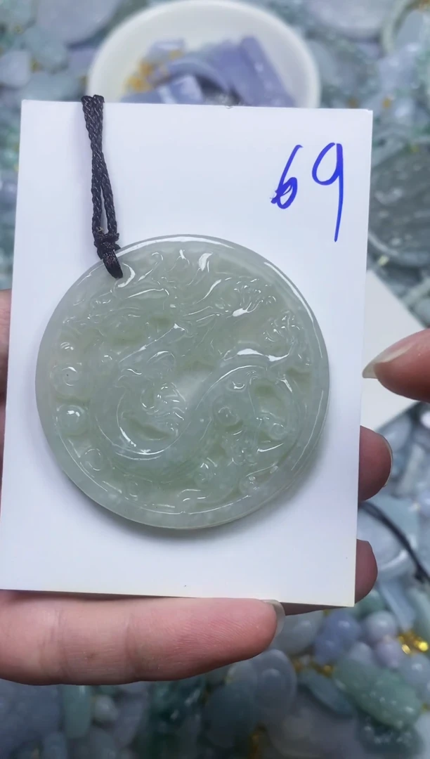 翡翠未镶嵌颈饰69