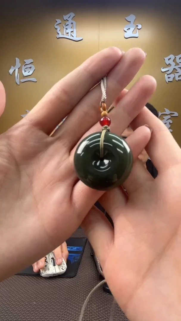 颈饰未镶嵌和田玉挂件