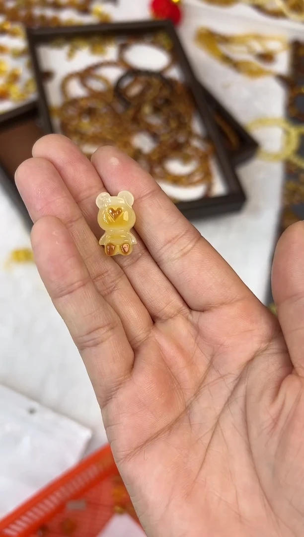 蜜蜡吊坠(赠链)未镶嵌芝***?小熊1.5克 1个