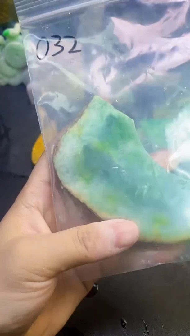 翡翠挂件未镶嵌天然翡翠032