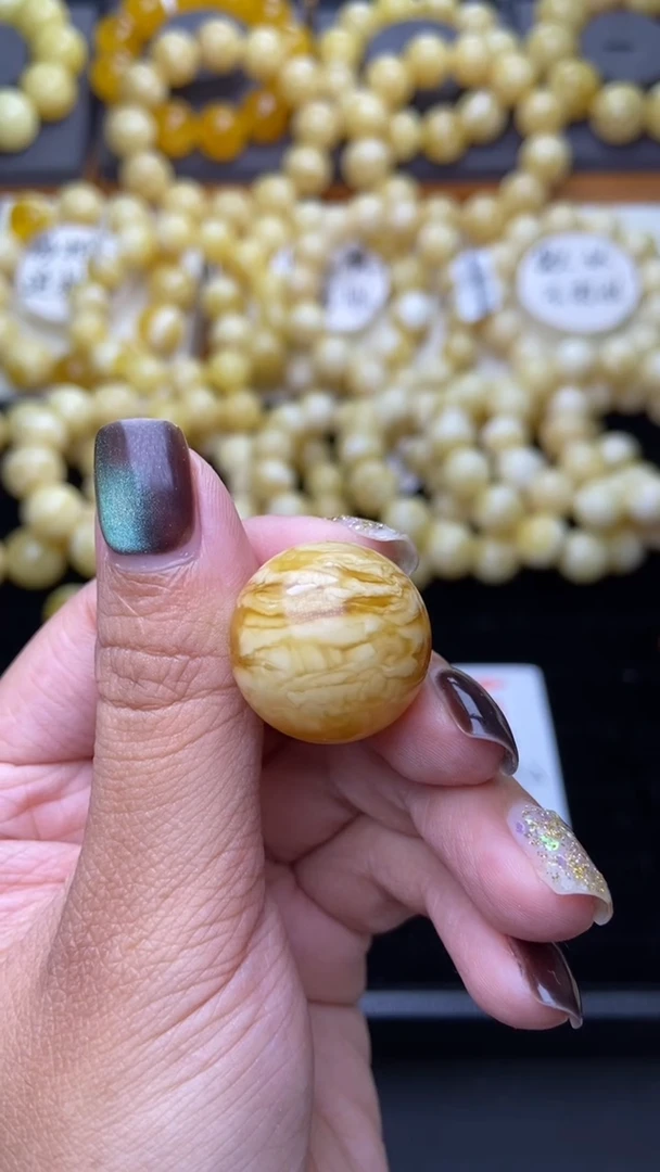 裸石琥珀未镶嵌星筠珠宝103