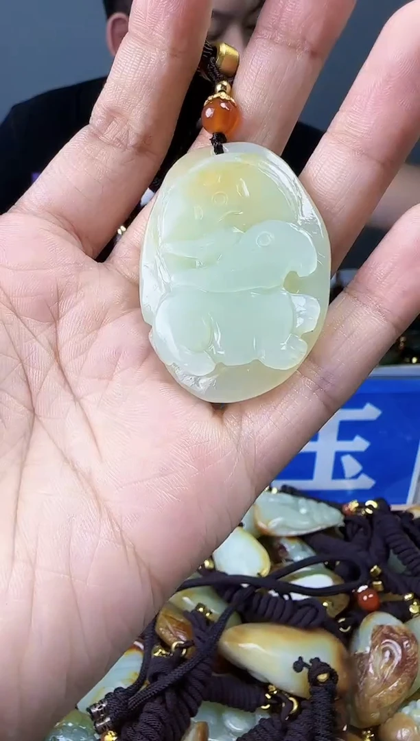 和田玉未镶嵌颈饰1