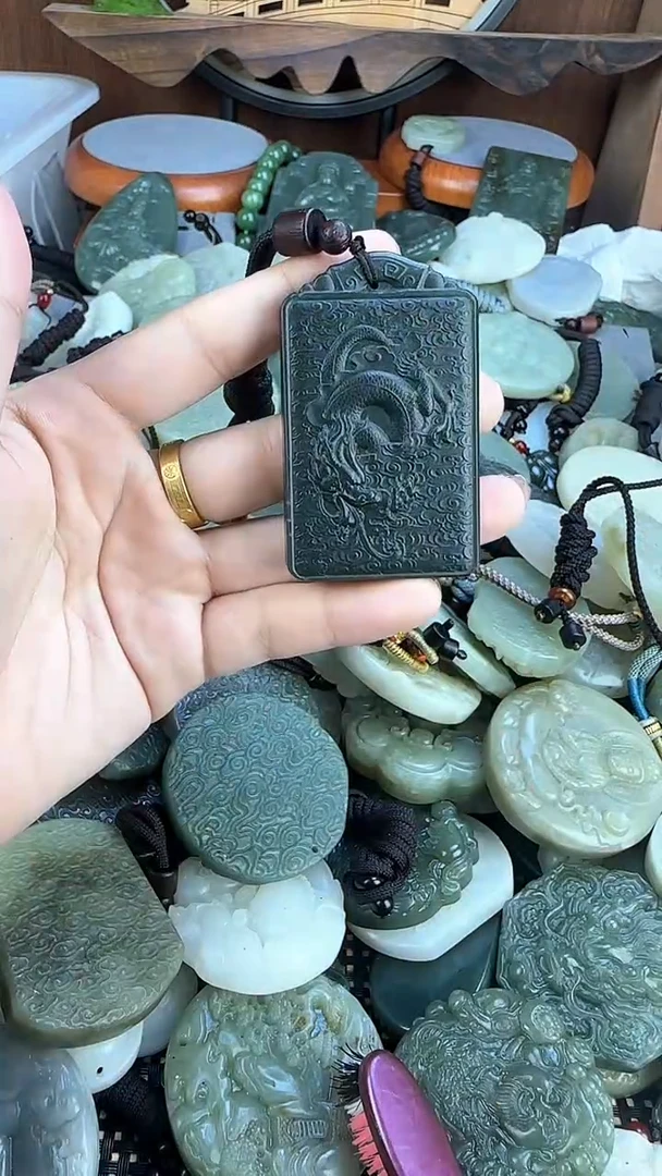 颈饰未镶嵌和田玉1