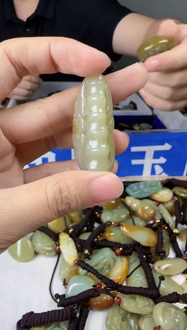 和田玉未镶嵌颈饰1