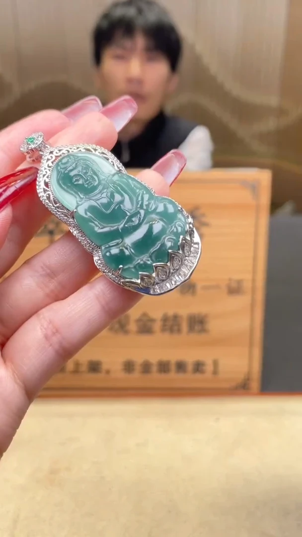 【闪购商品】翡翠颈饰未镶嵌      *8