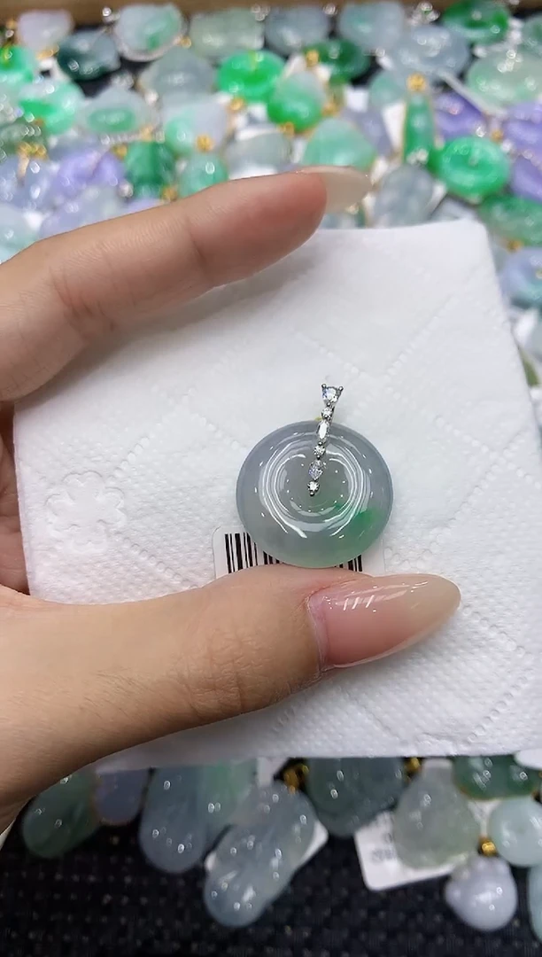 翡翠18K金镶嵌颈饰111111111111