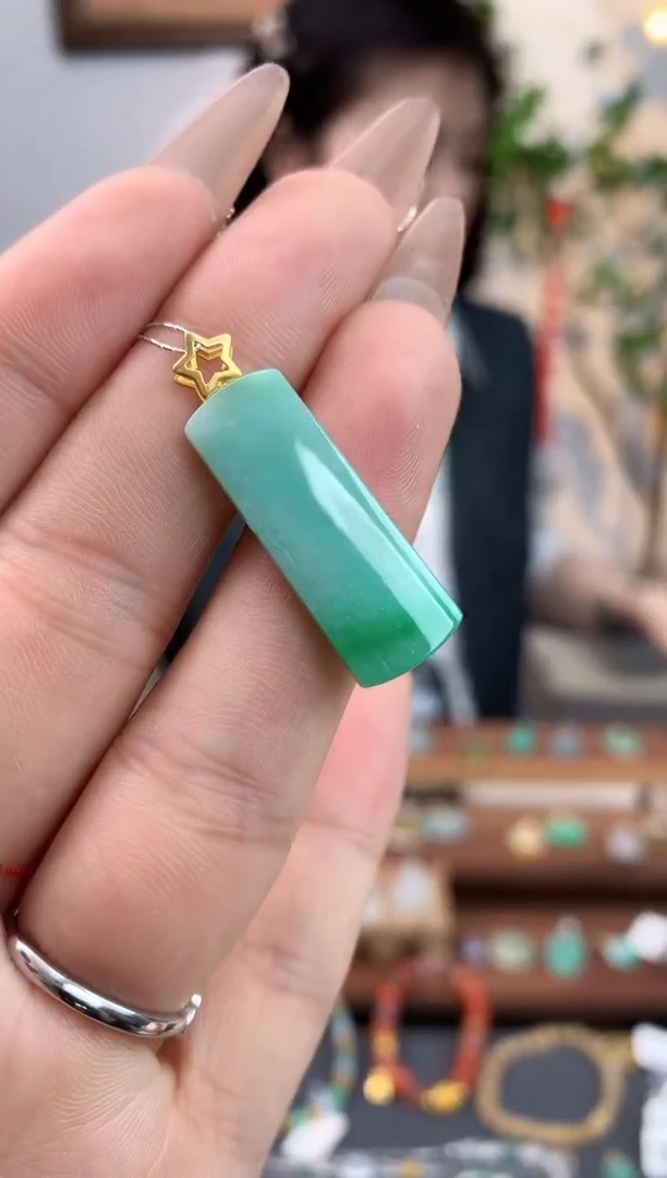 【闪购商品】翡翠吊坠(不含链)18K金镶嵌无事柱